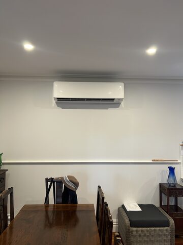 Split system head unit installed in a Mitcham dining room