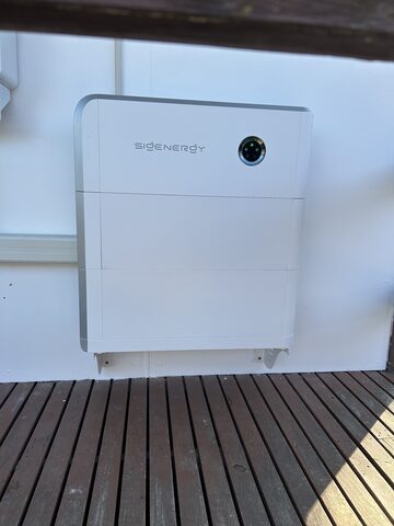 Battery storage unit installed on a rear deck in Ringwood East